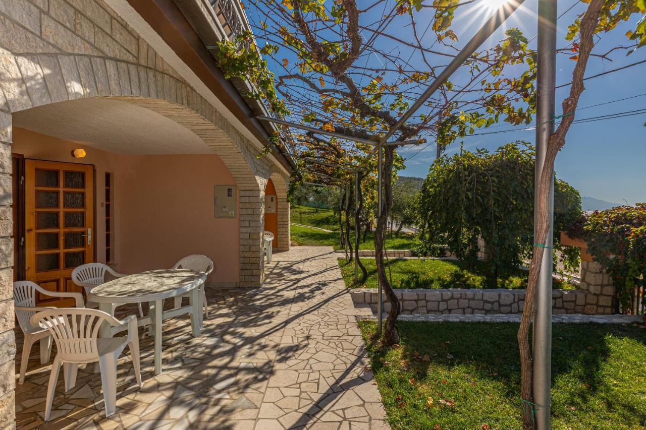 Apartments Francoise Crikvenica Esterno foto