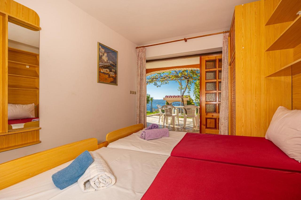 Apartments Francoise Crikvenica Esterno foto