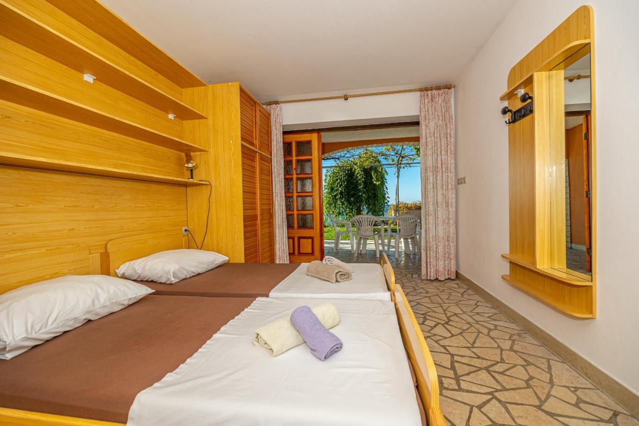 Apartments Francoise Crikvenica Esterno foto